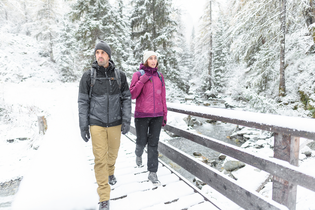 Stay Warm and Dry When Hiking: The 3-Layer Technique | Decathlon